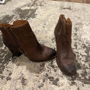 SOFFT Vera  Distressed Brown Leather Ankle Boots size 7.5